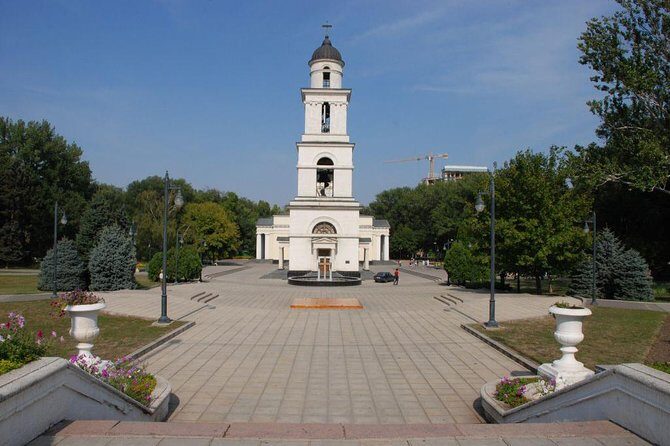 2.5 hours Walking City tour Chisinau Moldova - Who Should Think About This Tour?