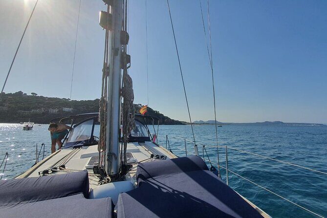 2 Hours Private sailing trip from Barcelona with open bar - What Makes This Tour Stand Out