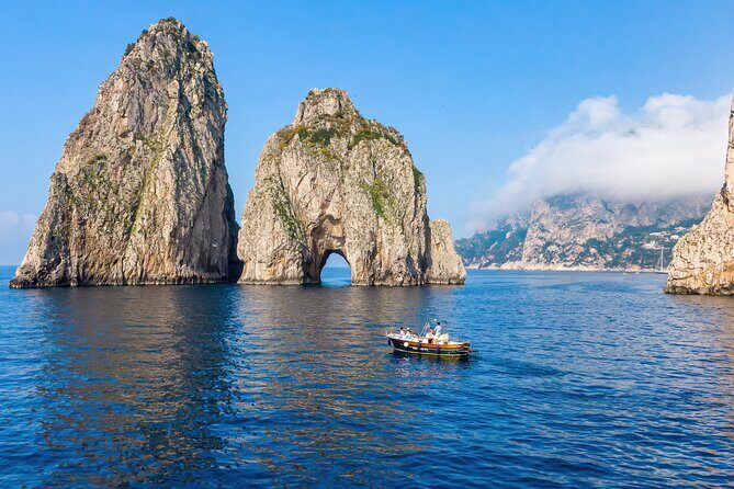 3-hour private boat tour of Capri - What it’s like to be on the water