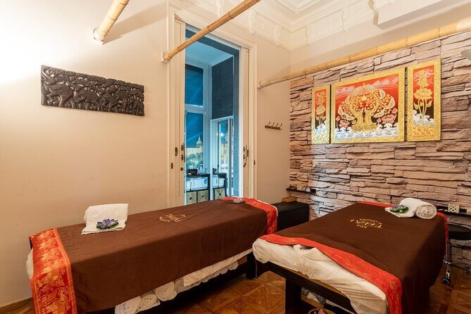 30 min Couple Massage and 30 min Floral Bath at THAI SPA MASSAGE - The Setting and Location