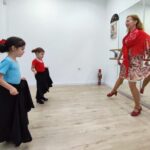 45 minutes flamenco dance class for family in Málaga - Who Should Consider This Flamenco Class?