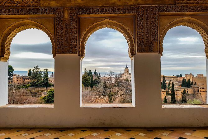 Alhambra, Albaicin and Sacromonte Guided Tour - Who Should Consider This Tour?
