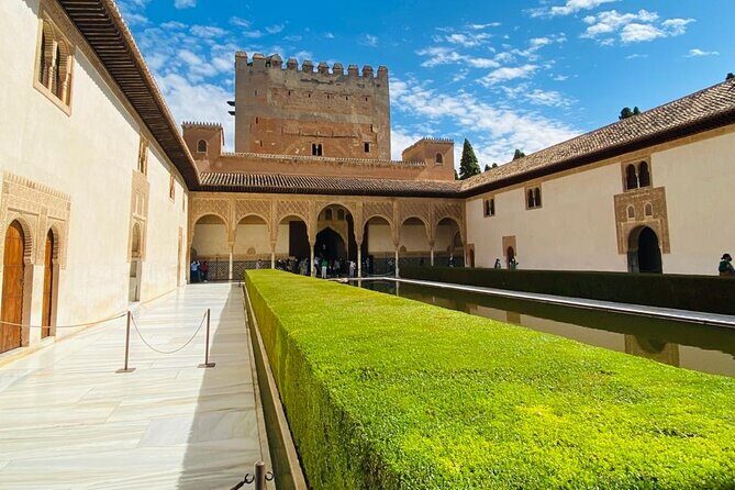Alhambra Day Trip with Optional Nasrid Palaces from Malaga - The Downsides and Considerations