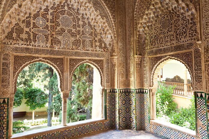 Alhambra Private Tour with a Historian (with Nasrid Palaces) - Why This Tour Stands Out