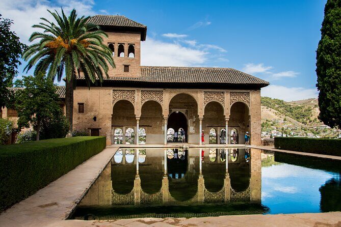 Alhambra Tour and Nazaries Palaces with Hammam Massage Experience - Frequently Asked Questions