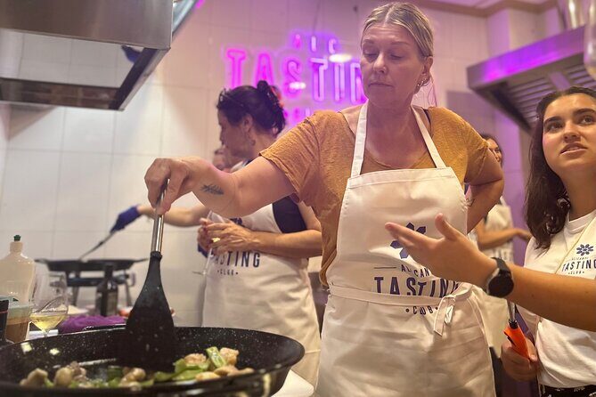 Alicante Paella Cooking Class, Tapas, Drinks and Marketplace - Sampling Tapas and Local Drinks