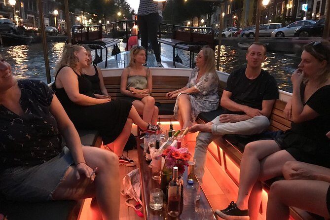 Amsterdam Small-Group Canal Cruise With Dutch Snacks and Drink - Why This Tour Works Well