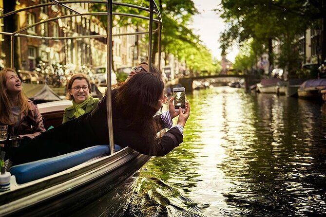 Amsterdam Uncovered: 120 Minutes by Boat - The Pros & Cons