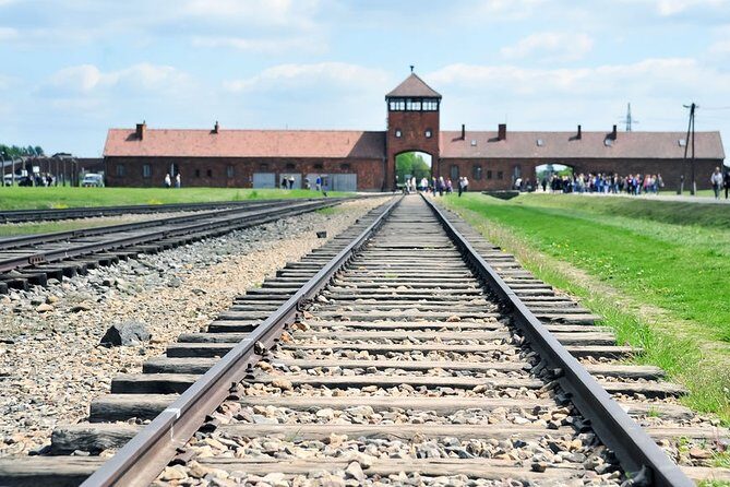 Auschwitz-Birkenau Tour Guide and Jewish museum and synagogue - The Itinerary: What to Expect