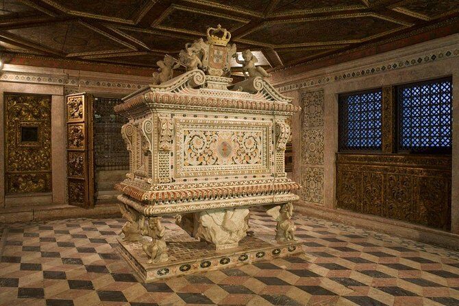 Aveiro Tour Small group, Moliceiro Cruise, Costa Nova, Vista Alegre & Lunch - Practical Aspects and What to Expect