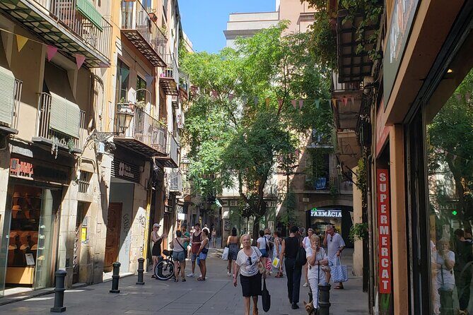Barcelona City Highlights Bike Tour with E-Bike Option - Exploring Barcelona on Two Wheels