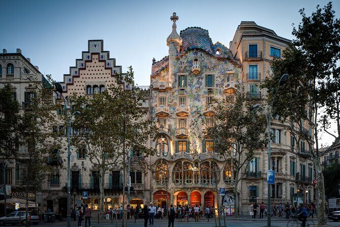 Barcelona: Gaudí, Tapa, Drink & Hidden Architectural Gems - Authenticity, Accessibility, and Practical Tips