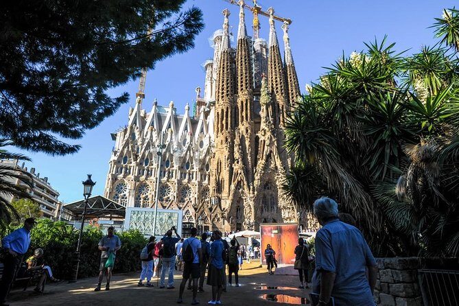 Barcelona Highlights & Sagrada Familia Skip-the-Line Private Tour - The Experience in Practice