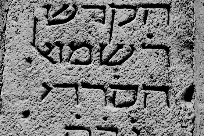 Barcelona Old Town walking tour with official guide - The Sum Up