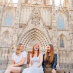 Barcelona Private Photoshoot at Cathedral & Kiss Wall - What to Expect During the Tour