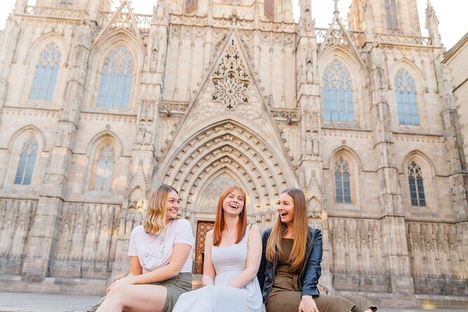 Barcelona Private Photoshoot at Cathedral & Kiss Wall - What to Expect During the Tour