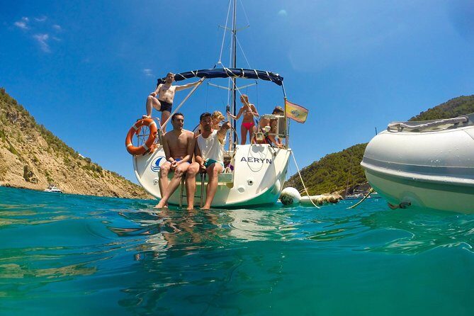 Barcelona Small Group Sailing with Snacks and Cava - The Crew & Guides: Knowledgeable & Friendly