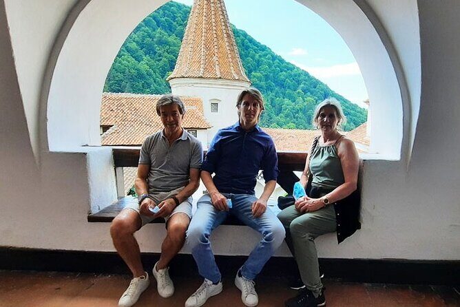 Bears Sanctuary, Dracula Castle and Poiana Brasov-Private day tour from Brasov - What Makes This Tour Stand Out?