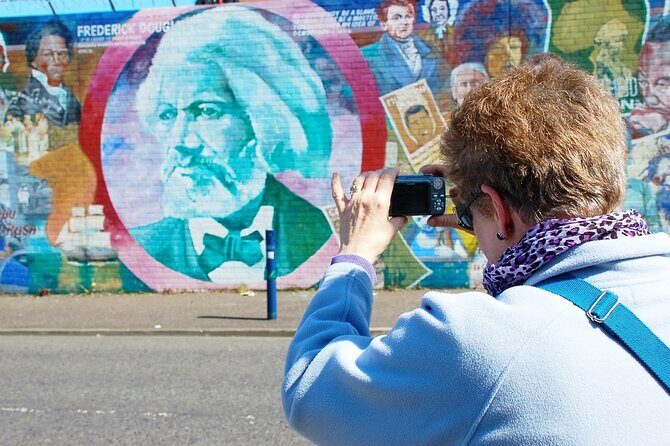 Belfast political war and peace private taxi tour 2 hrs - Who Should Consider This Tour?