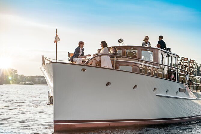 Berlin Boot Sightseeing Tour on Electric Private Yacht - What’s Included and What Isn’t