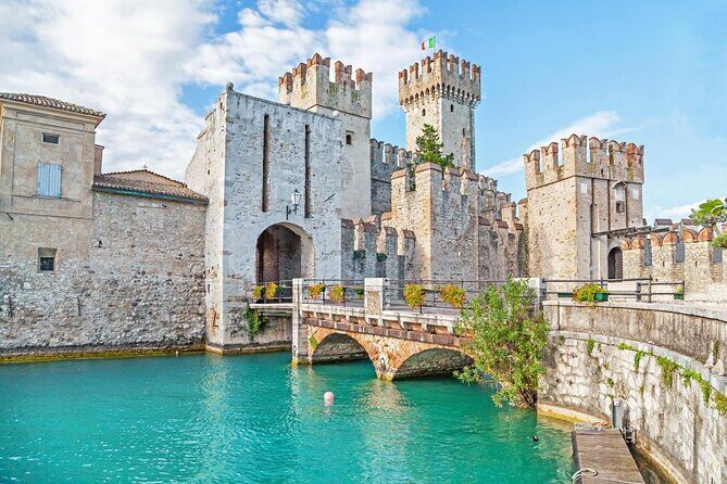 Boat Tour of Isola del Garda - The Sights Along the Route