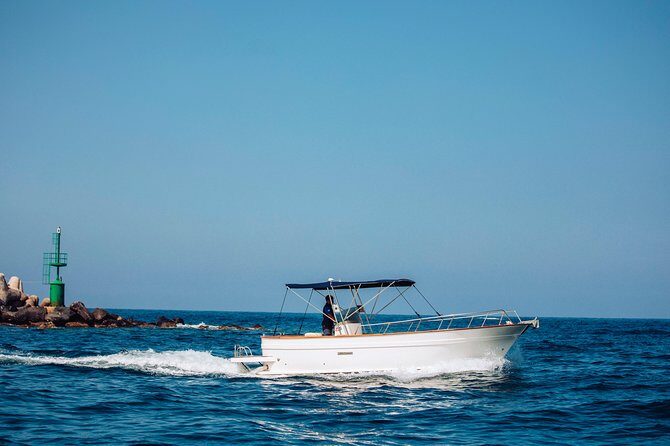 Boat tour of the island of Ischia with goiter 7.50 meters - How the Experience Feels in Practice