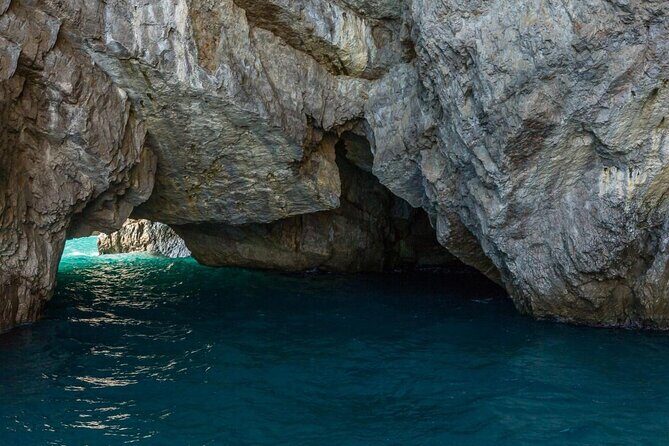Capri boat tour from Positano with Light Lunch, Drinks & Swim - Key Points