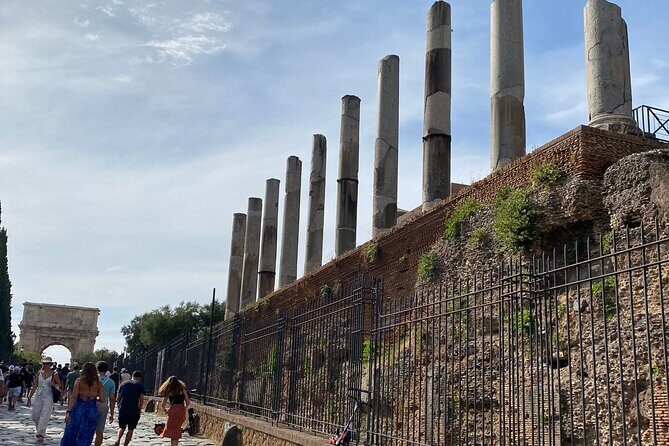 Catacombs, Colosseum, Roman Forum and Palatine Hill Private Tour - Navigating Rome’s Top Sights: What to Expect