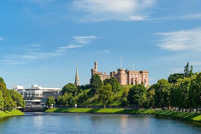 Cawdor Castle, Culloden Battlefield and Clava Cairns - What Makes This Tour Stand Out?