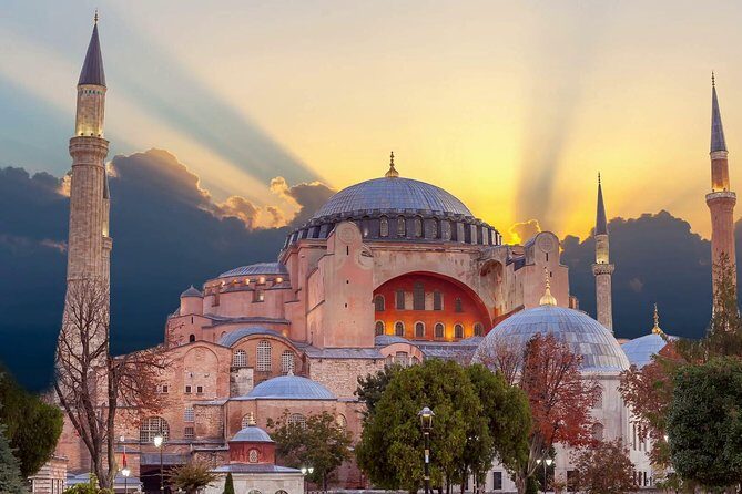 Classic Istanbul Tour Blue Mosque, Hippodrome, Hagia Sophia and Topkapi Palace - The Sum Up