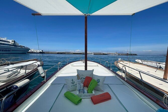 Complete Private Guided Two Hour Tour of the Coast of Capri - FAQs