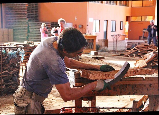 Cork Factory Tour & Cork Shop - The Crowd and Atmosphere