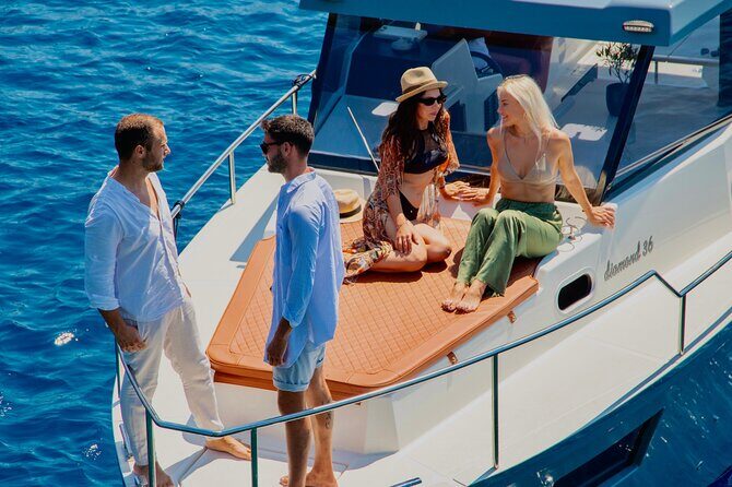Diamond 36 Private Motor Yacht Caldera Cruise - What Makes This Tour Stand Out?
