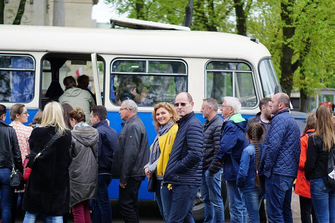 Discover the Dark Side of Warsaw in Praga District by Retro Bus - Who Should Consider This Tour?