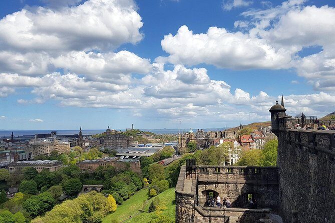 Edinburgh Castle Guided Walking Tour in English - What About the Guides?