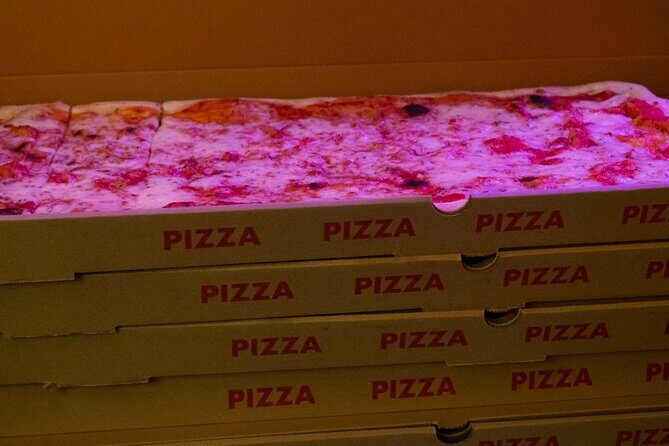 English Comedy Showcase Including Pizza in Berlin Mitte - Is It Worth the Price?