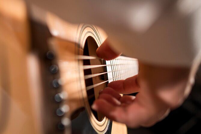 Fado Tour with Guide, Dinner & Live Show in Porto - The Live Fado Show