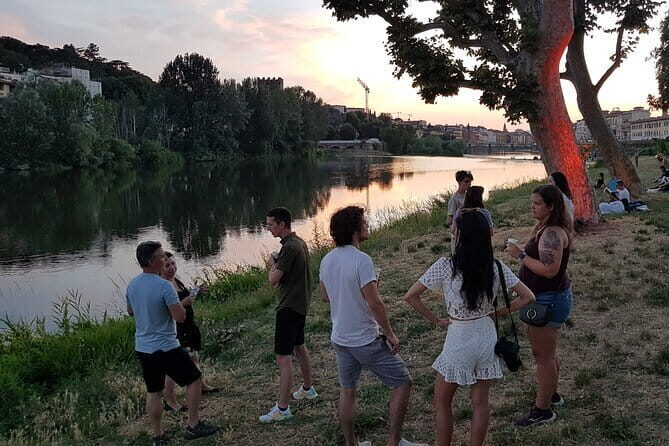 Florence Night Bike Tour with Wine and Aperitivo Picnic included - The Scenic High Point: Piazzale Michelangelo