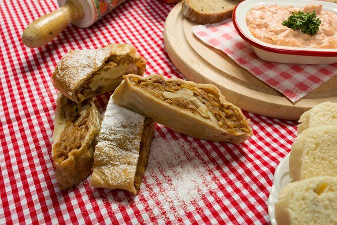 Folklore Dinner with Unlimited Drinks 4course Menu - Authenticity and Cultural Value