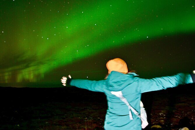 From Reykjavik 4x4 Minibus Northern Lights with Photo and Cocoa - Transportation and Comfort