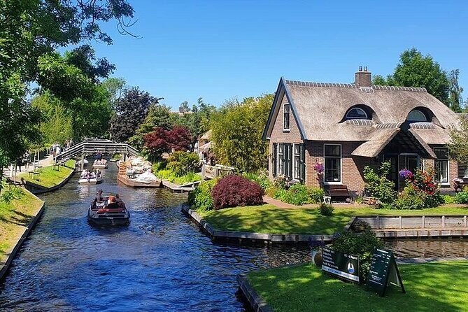 Giethoorn Day Tour from Amsterdam with Small Boat Ride - The Itinerary in Detail