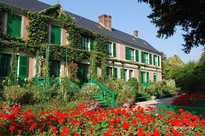 Giverny and Versailles Full Day Private Guided Tour wih Hotel Pickup - Why Travelers Love This Tour