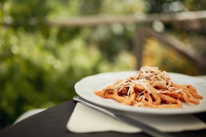 Godfather vs Mafia Tour & Pasta Lunch (Small Group or Private) - The Guides: Knowledgeable and Engaging