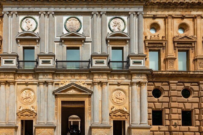 Granada (Alhambra) Scavenger Hunt and Sights Self-Guided Tour - What to Expect: Walking Through Granada’s Free Areas