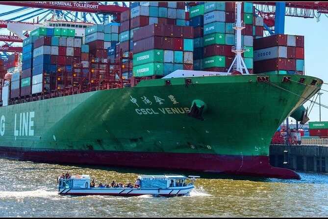 Hamburg: 1-hour harbor tour - The onboard experience