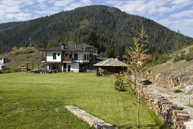 Hiking to Eagle's Eye and Devil's Throat Cave - An Honest Breakdown of the Experience