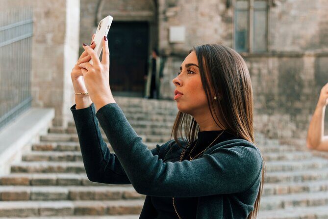 HistARy: Guided tour of the Gothic Quarter with Augmented Reality - How the Augmented Reality Enhances the Experience