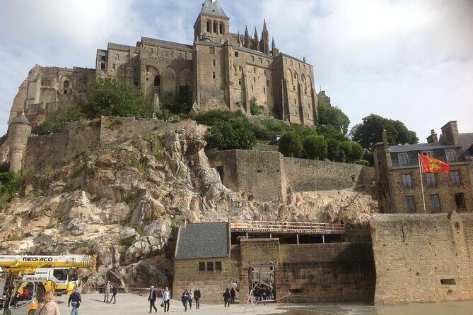 Individual round transfer to Mont Saint Michelle from Le Havre - What’s included and what’s not?