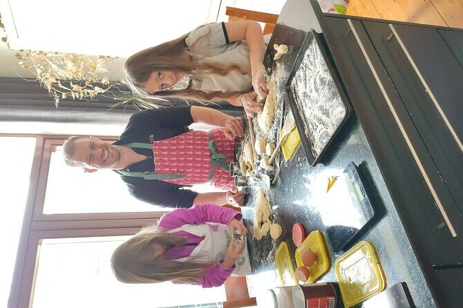 Irish Baking Class: Granny's Apple Cake, Traditional Scones - The Details: How the Class Runs