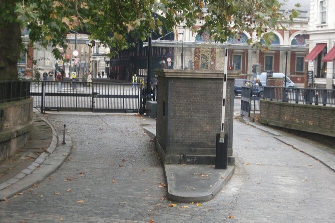 James Bond Coach Tour of London - Who is this tour best suited for?